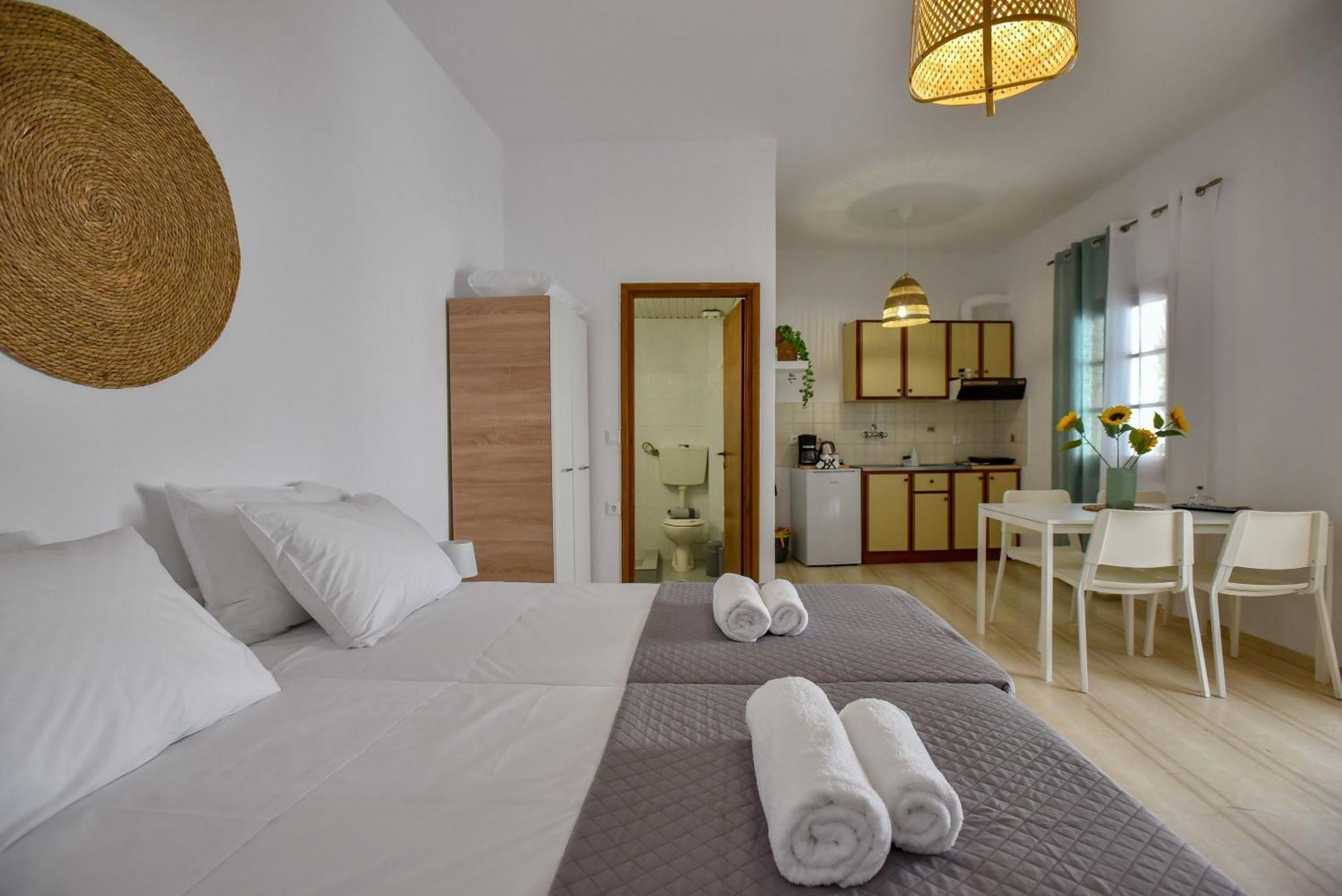 Eva Studios & Apartments Agia Pelagia  Exterior photo