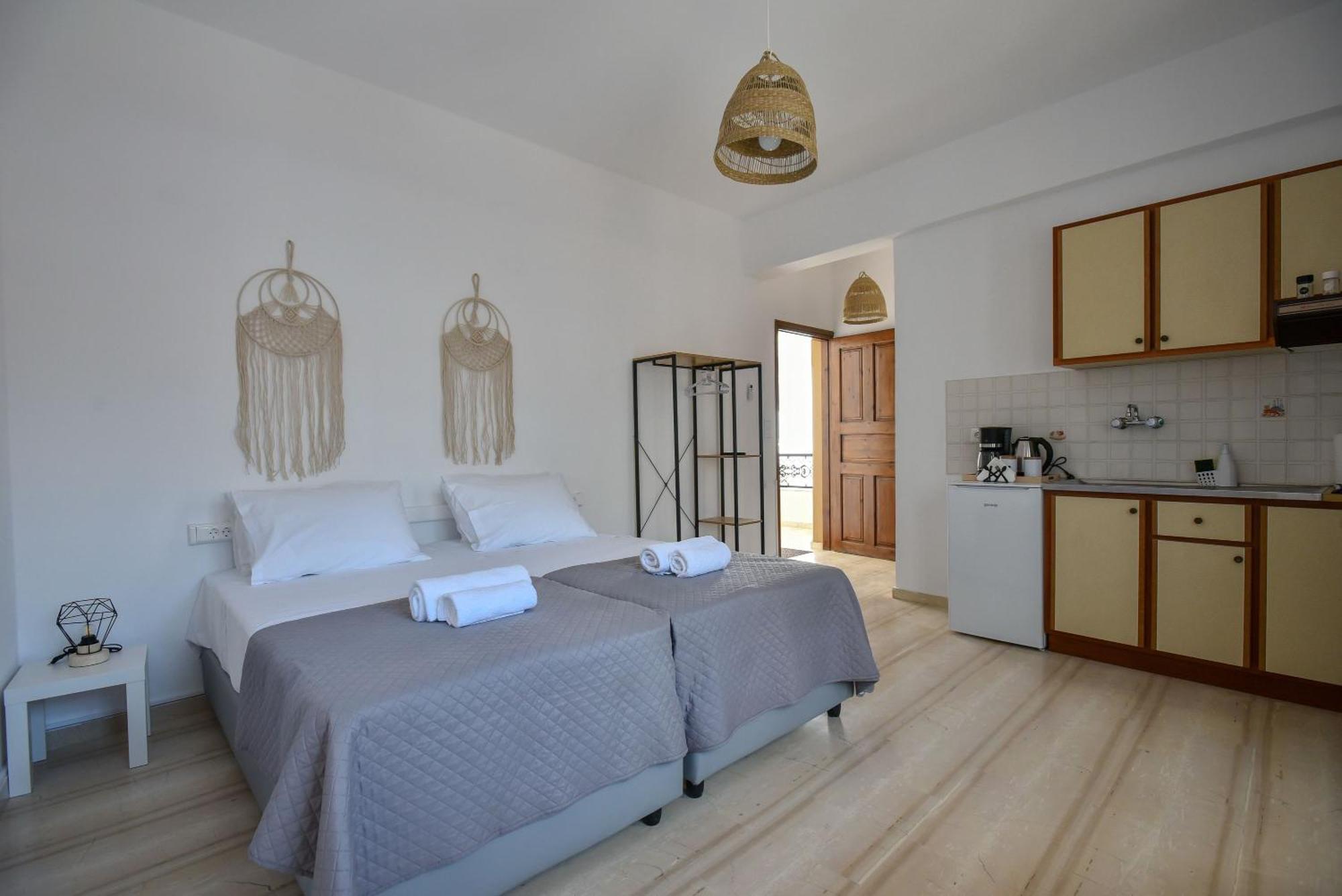 Eva Studios & Apartments Agia Pelagia  Exterior photo
