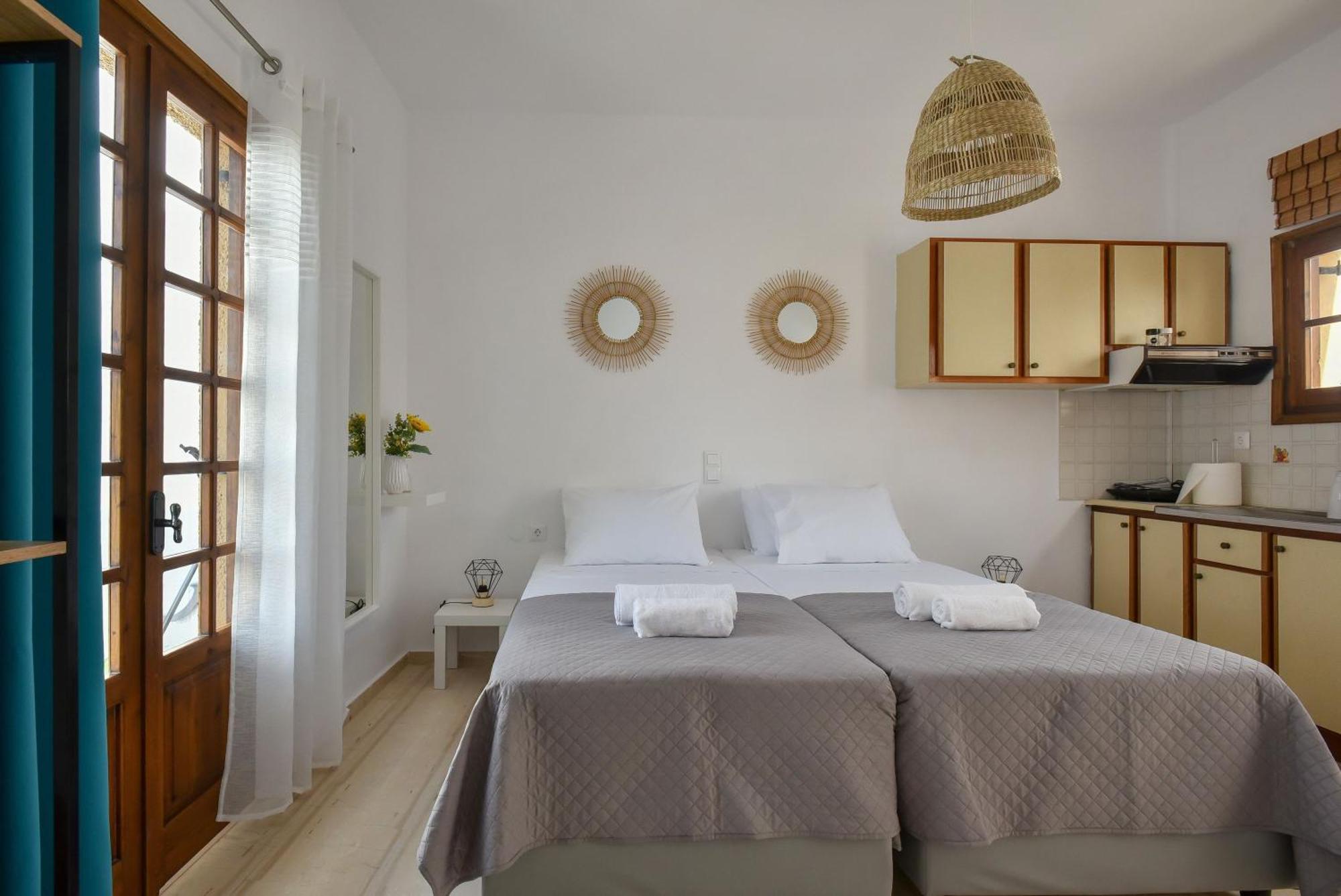 Eva Studios & Apartments Agia Pelagia  Exterior photo