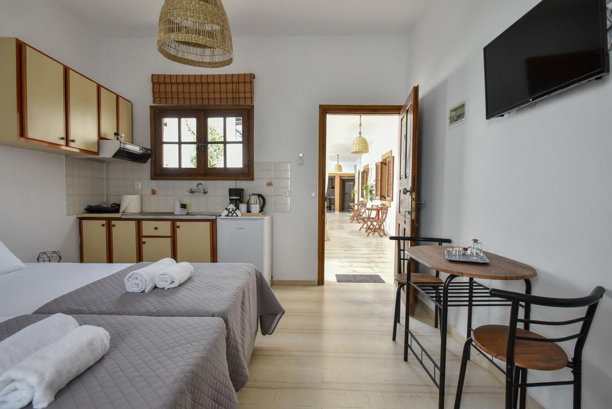 Eva Studios & Apartments Agia Pelagia  Exterior photo